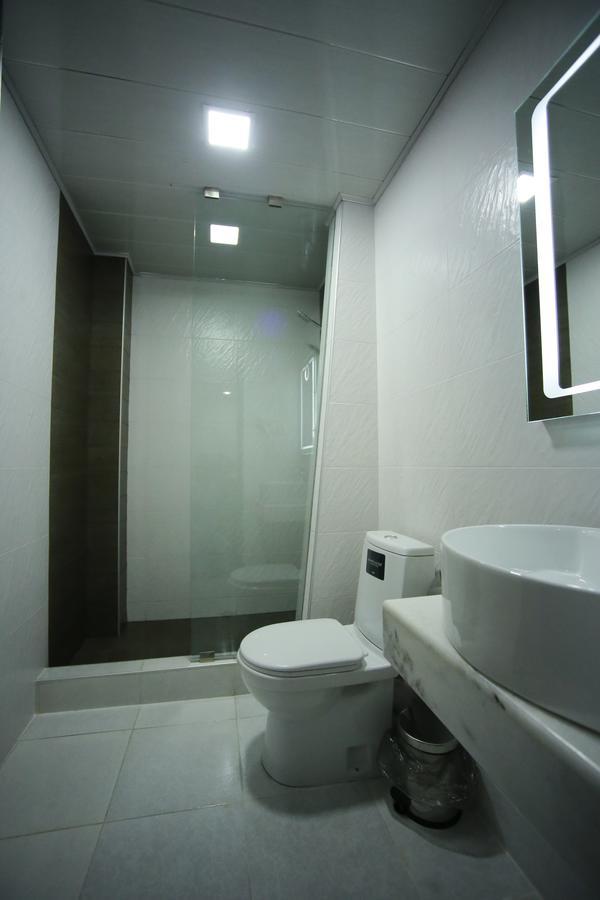 West Tower Hotel Kutaisi Exterior foto