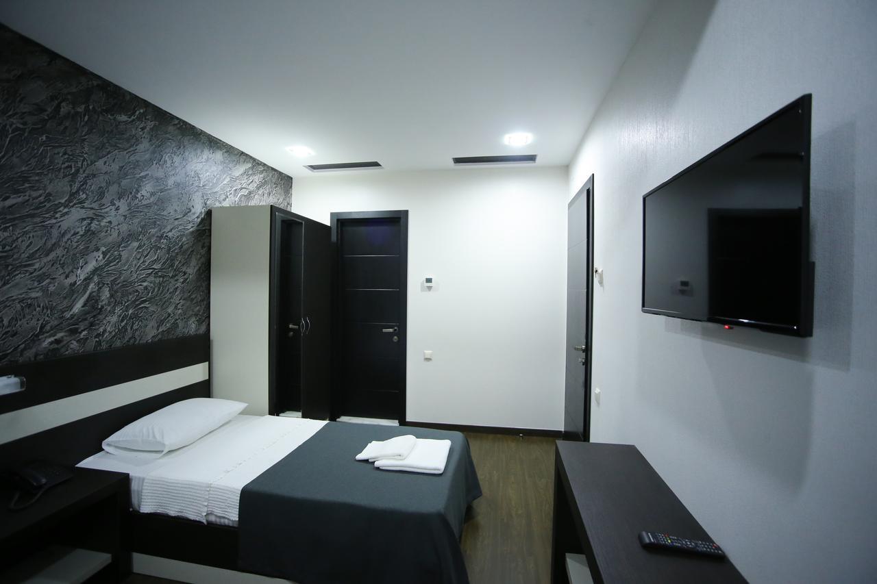 West Tower Hotel Kutaisi Exterior foto